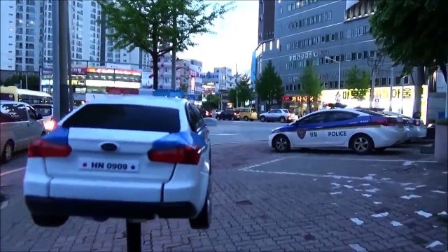 Ou robot C Lac Salvador aventure vraie Voiture de Police se sont croisés j'ai changer de voiture jouet Tobot C jouet