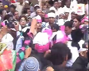 Akshay Kumar and Sonakshi Sinha visit 'Ajmer Sharif' during Ramzan for Success of 'OUATIM Dubaara!'