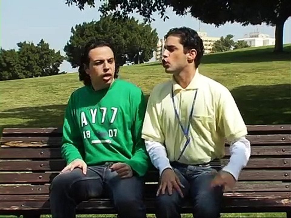 שני חברים עם בעיית שיניים מחפשים חברה. עופר ומאור