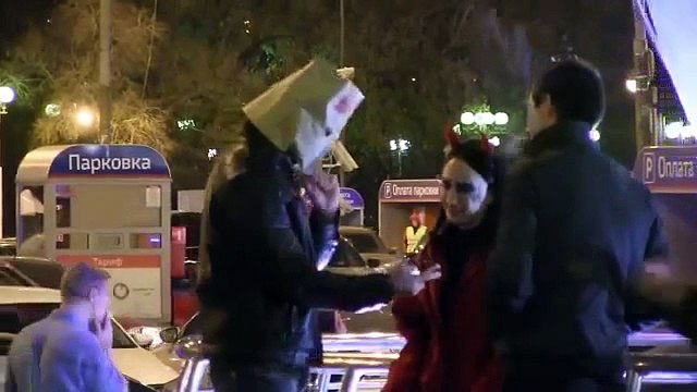 Picking Up HOT Girls Without Talking Crazy Russian Pick Up Prank