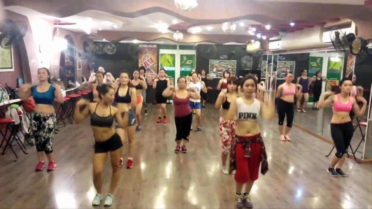 "NHẢY CÙNG ZUMBA HANOI" - Walk it out