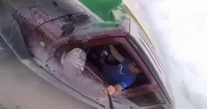 Provoca un accidente haciendo un selfie en coche