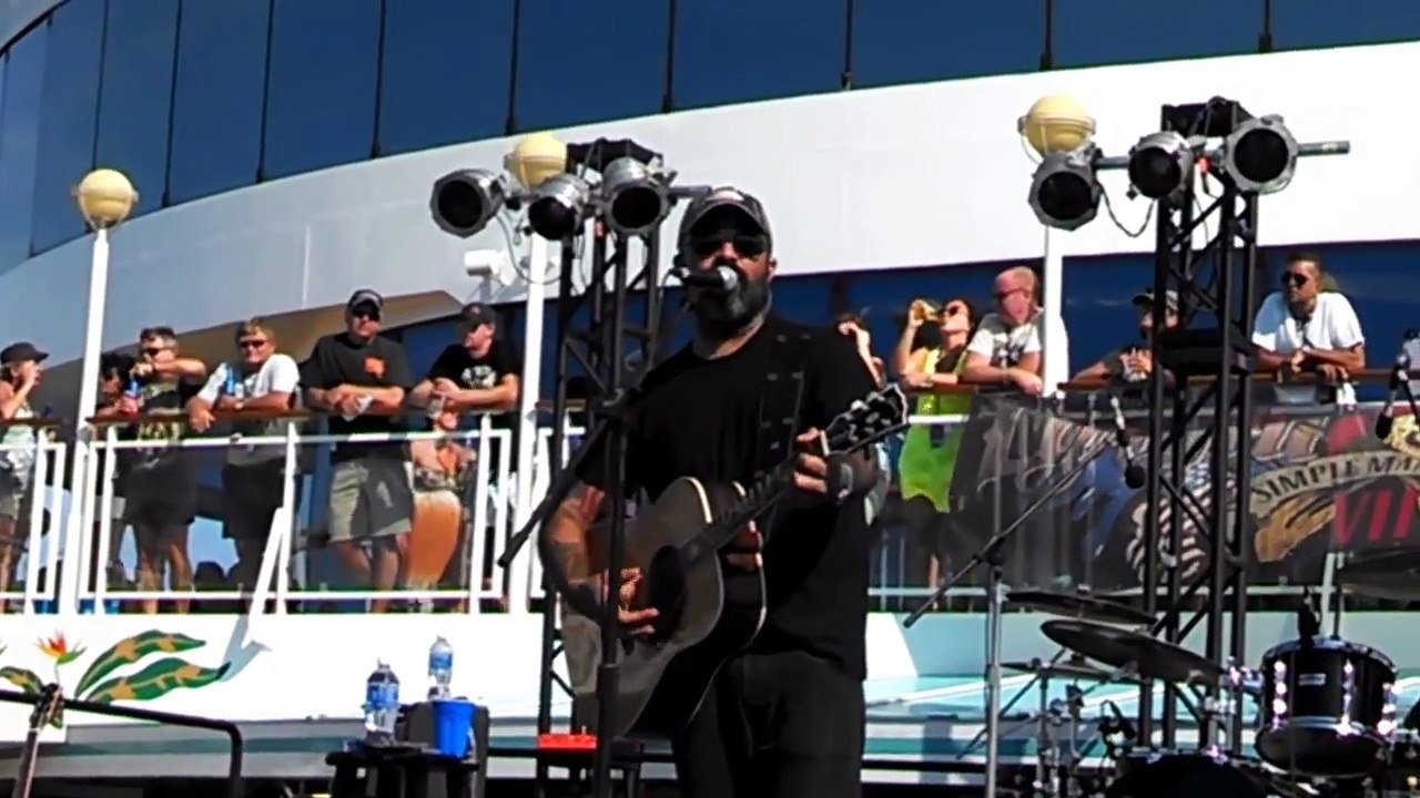 Aaron Lewis - Acoustic "Turn the Page" Seger Cover Awesome