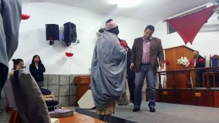 MENDIGA ENTRA NA IGREJA E CAUSA SURPRESA EM OSASCO SÃO PAULO CONT 0219 8410-8861 99311-9947