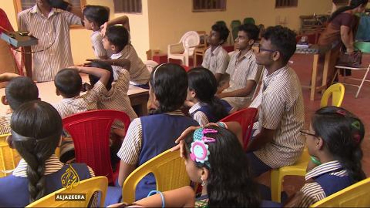 Indian device translates sign language into words