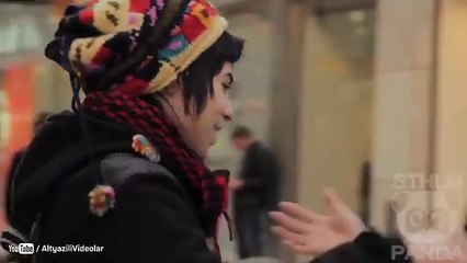 İSVEÇ TE KÖR BİR MÜSLÜMAN SORUYOR  BANA GÜVENİYOR MUSUN (ALTYAZILI)