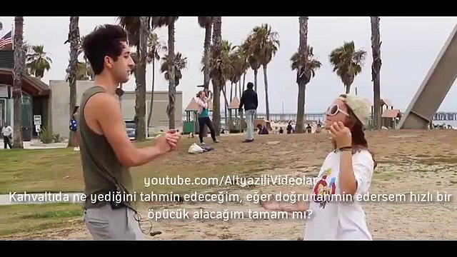 Kahvaltıyı tahmin ederek kızlarla öpüşmek (Altyazılı)