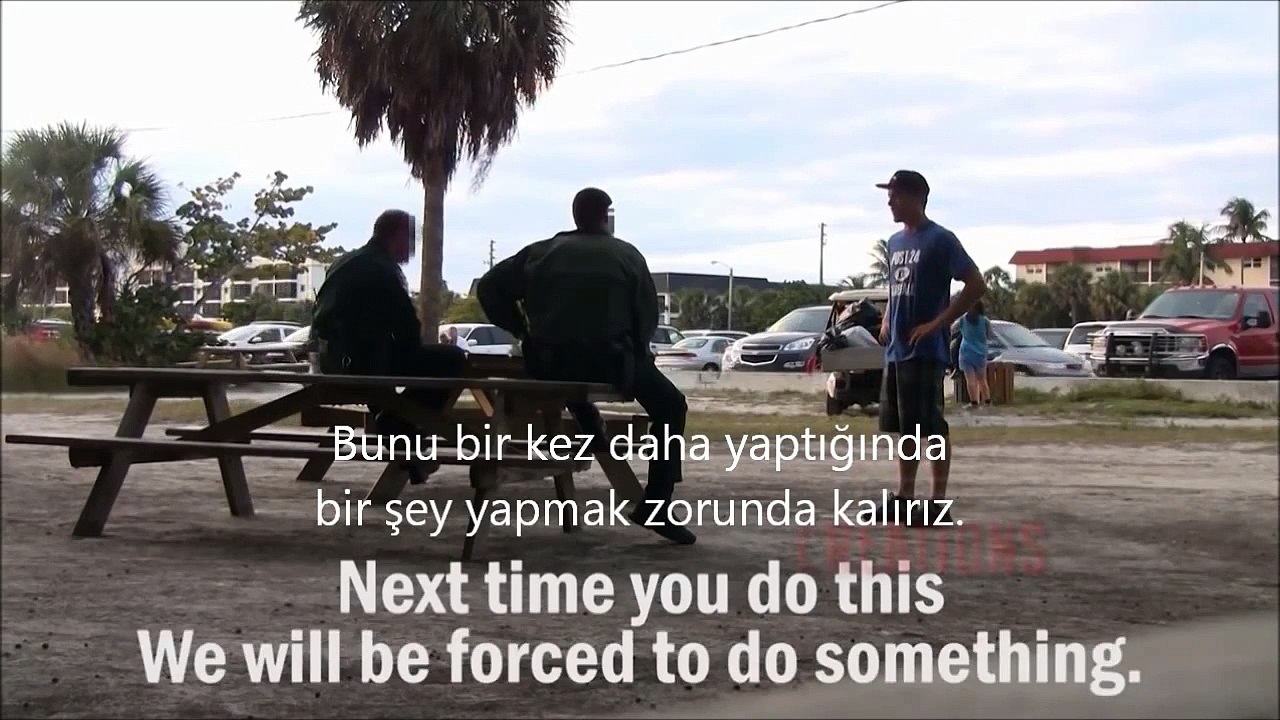 Polislerin Üstünden Atlayan Adam Tutuklanyor (Türkçe Altyaz)