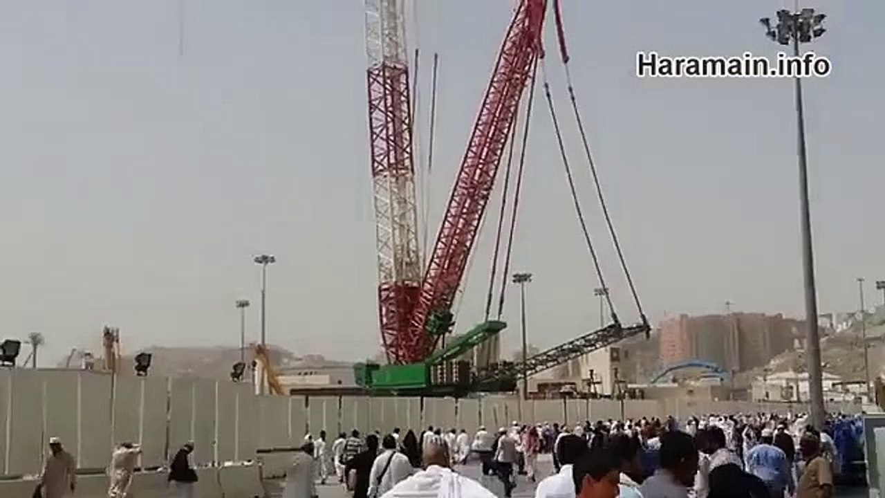 Worlds 2nd Largest Crane fell in  msjid Al Haram
