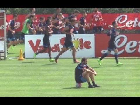 Napoli - Gli azzurri preparano match di Empoli e aderiscono a iniziativa pro-rifugiati (11.09.15)