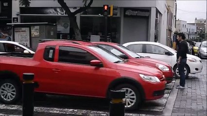 WATCH: Brave guy gives drivers impromptu lesson about proper stopping at pedestrian lanes