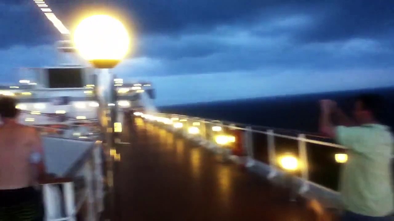 Encarando la tormenta - MSC Poesia