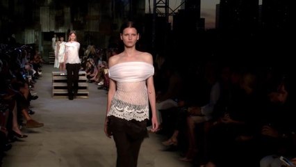 Vogue Fashion Week - Givenchy Spring 2016 Ready-to-Wear