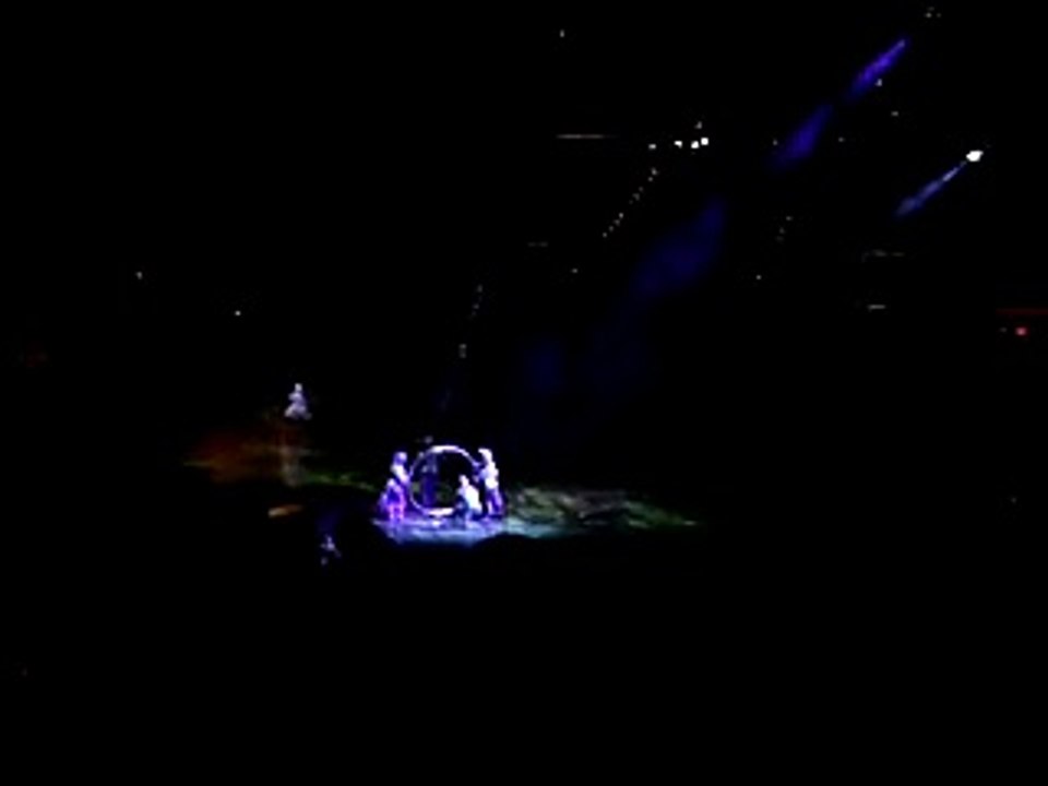 Cirque du Soleil Alegria - Roue Cyr