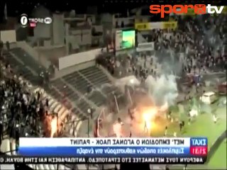 Tribünler savaş alanına döndü! | PAOK-Rapid maçında olay...