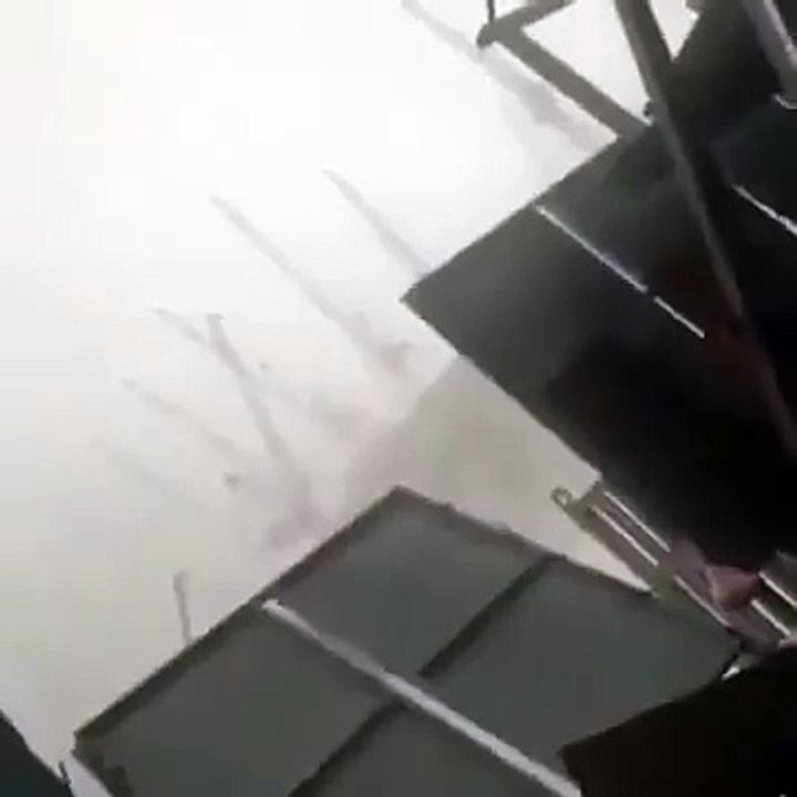 crane falling live moments in makkah :(