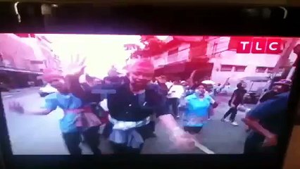 Alguien sabe como se llama la cancion de este comercial de travel and living chanel?