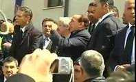 Berlusconi discorso a Lampedusa, il premier parla davanti al municipio