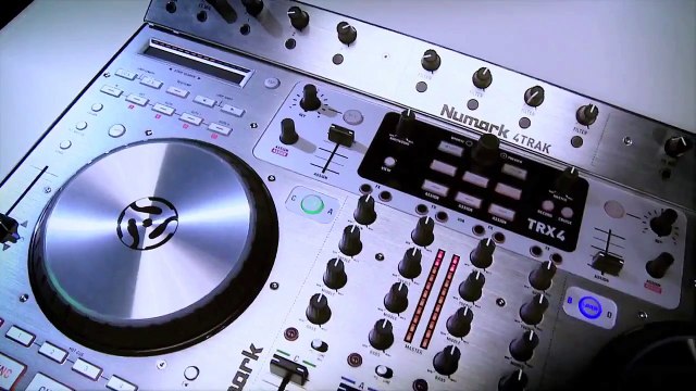 Numark 4Trak - Controleur Traktor (La Boite Noire)