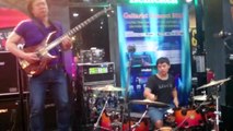 Le Minh Hieu jam guitar conect. Bass and Drums