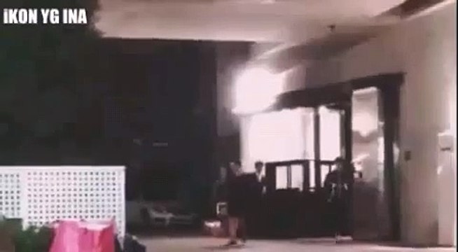 iKON Jinhwan BI Donghyuk Junhoe Spotted at YG