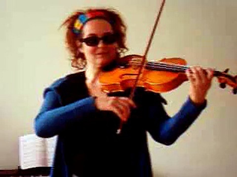 Yael´s Blog: me practising the viola  part 1
