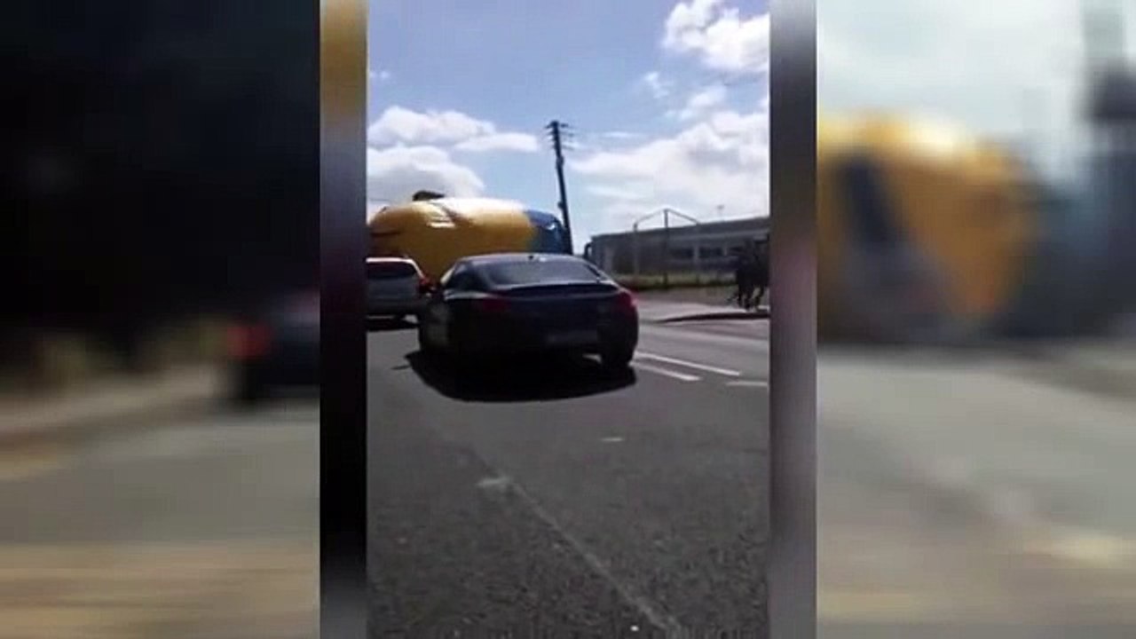 Giant Minion Balloon goes ROGUE and haunts Dublin