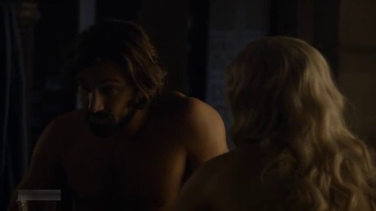 [Game of Thrones S5E1] Daario asks Daenerys to reopen the fighting pits