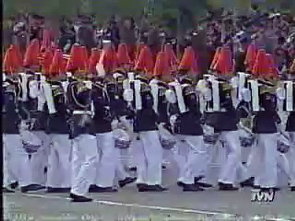 Parada militar 2000 encajonamiento penachos rojos