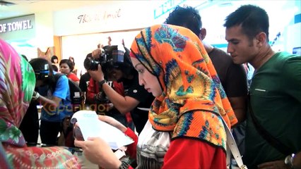 Tergiur Tiket Murah Okie Agustina Tertipu Agen Perjalanan