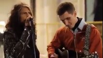 Aerosmith Steven Tyler singing with street musician in Moscow!