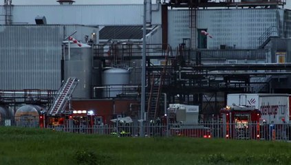 Beelden: Gevaarlijke vloeistof ontsnapt bij Avebe Foxhol - RTV Noord