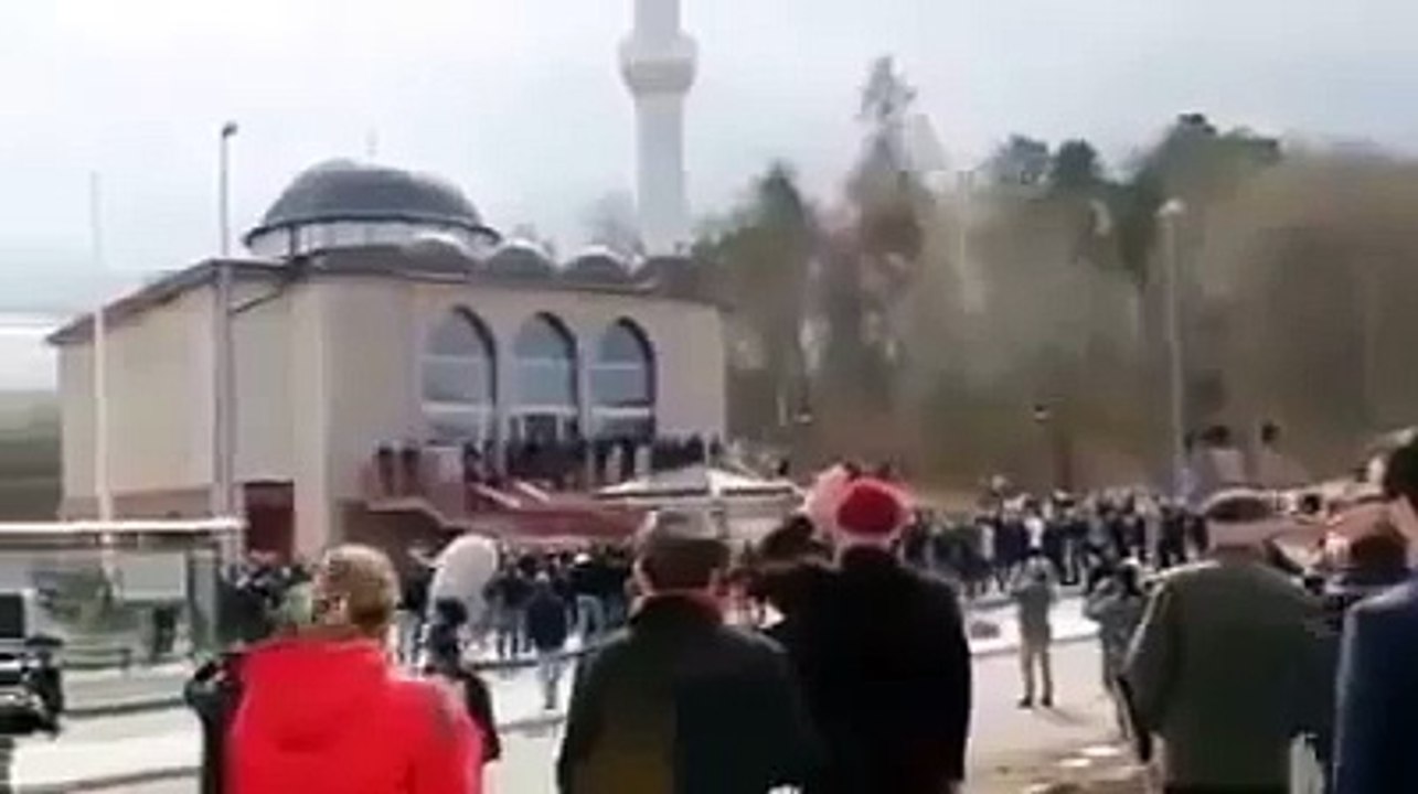 Miracle By Allah Azan Is Given in Mosque By No One