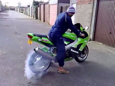 Frenzy Ryderz Kawasaki ninja zx9r zx-9r crashing half moon burnout