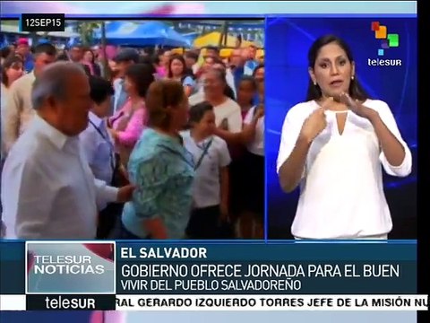 El Salvador: Sánchez Cerén entrega recursos educativos