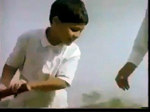 Imran Khan in PEPSI Ad- A Rare Video of Imran Khan's Old Cricketing Days
