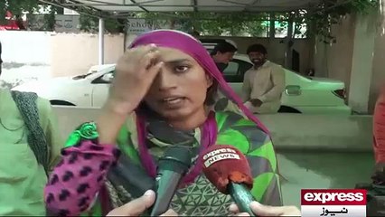 لڑکی کے ہاتھوں پولیس افسر کی چھترول