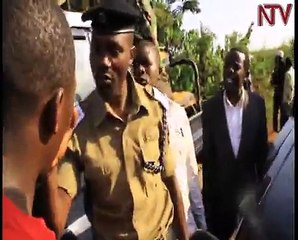 Lukwago-ne-banne-beezoobye-ne-poliisi-e-Gomba