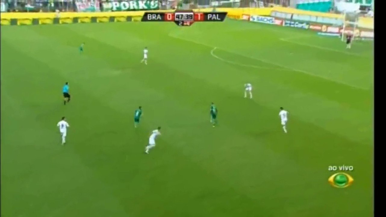 Fernando Prass comemorando gol contra o Bragantino