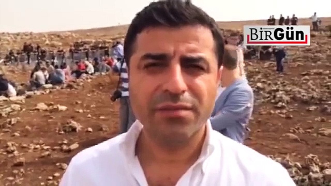 SELAHATTİN DEMİRTAŞ'IN CİZRE YOLUNDA AÇIKLAMALARDA BULUNDU