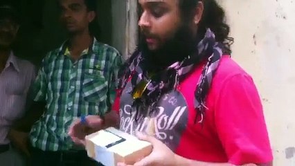 Snapdeal cheats and sends an empty phone box!