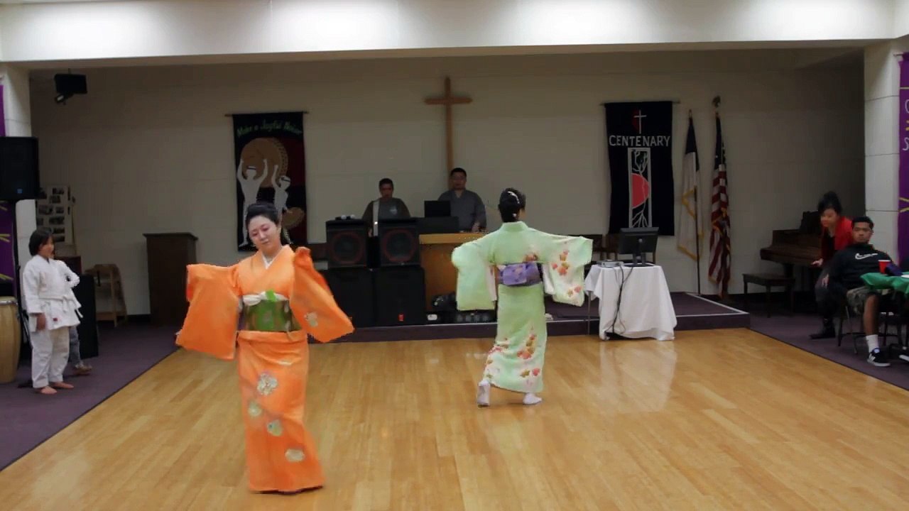 Yuyake Koyake Japanese Dance performed at Matsubayashi Shorin-ryu Karate Dojo Shinnenkai 1/25/14