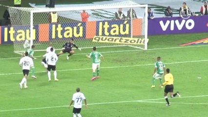 Perdeu? De cara para o gol, Rafael Marques faz o impossível