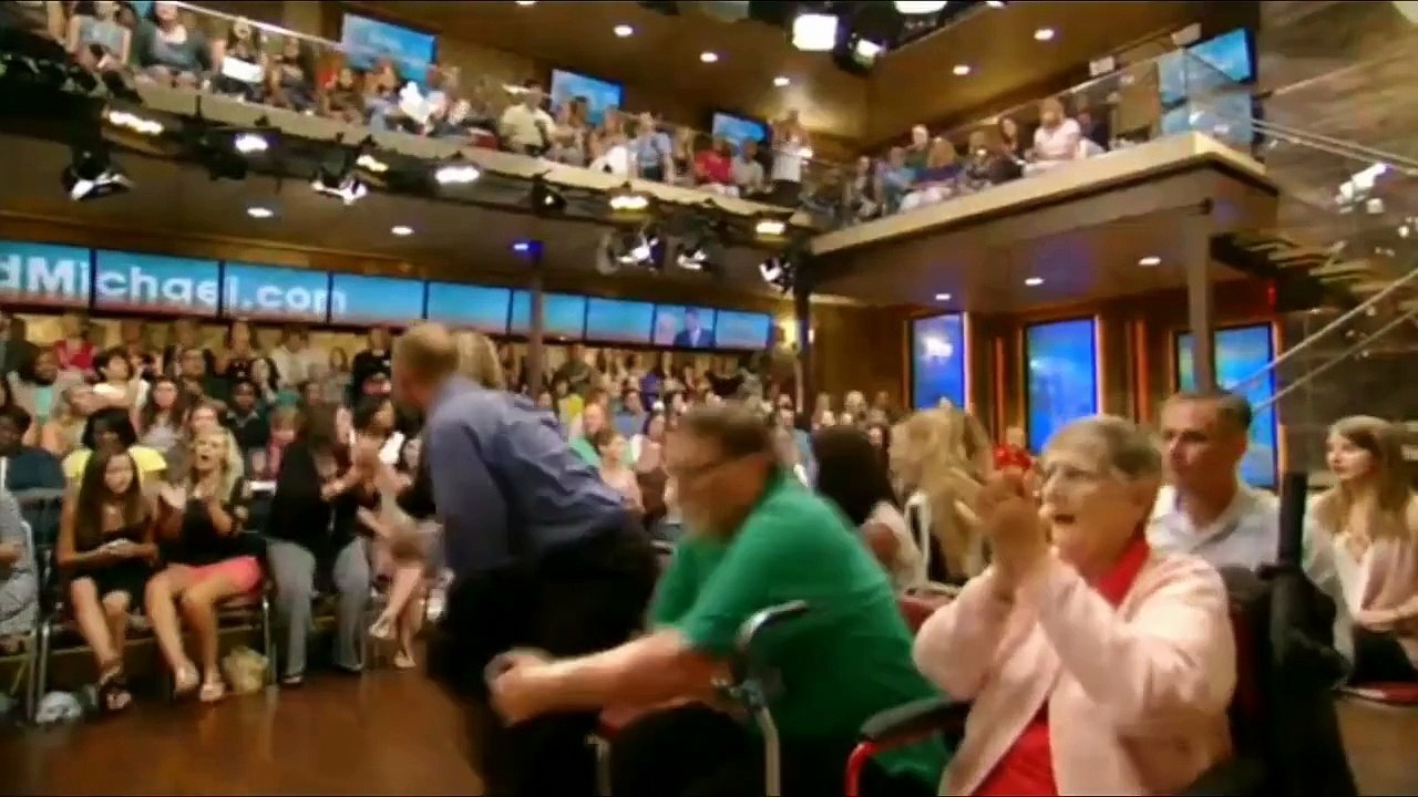 2015-Kristen-Stewart-on-Live-with-Kelly-and-Michael-TopRatedVideos