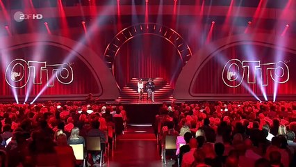 Télécharger la video: Otto Waalkes im Duett mit Helene Fischer - Hänsel und Gretel - aus der Show im ZDF HD