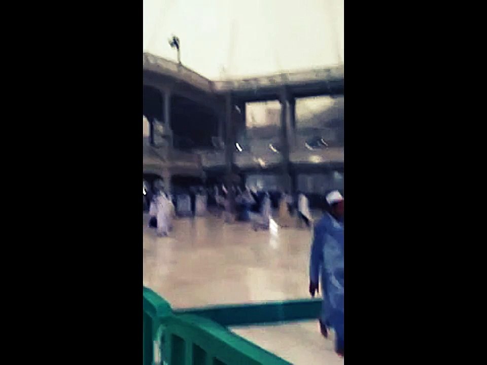 تصوير واضح لحظة سقوط رافعة بالحرم المكي