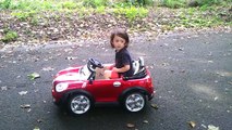 Bún learning to drive toy car in the park - Bún học lái xe trong công viên 3Y (3tuổi)