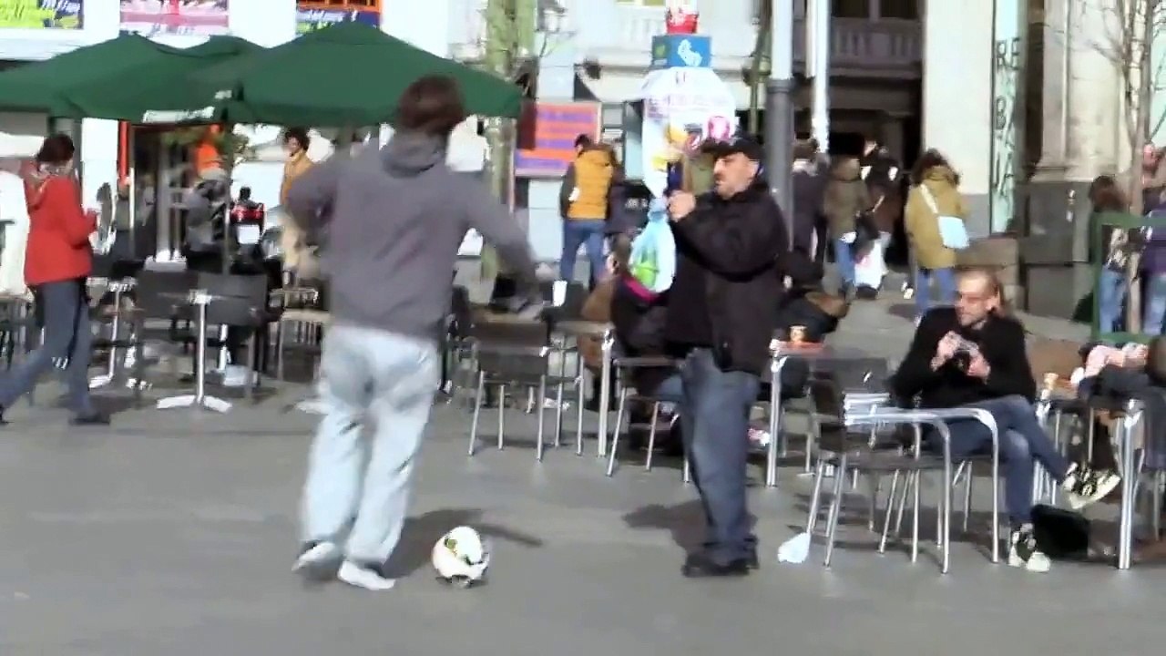 Cristiano Ronaldo 2015 Surprises a Kid On a Madrid's Street || FULL VIDEO HD