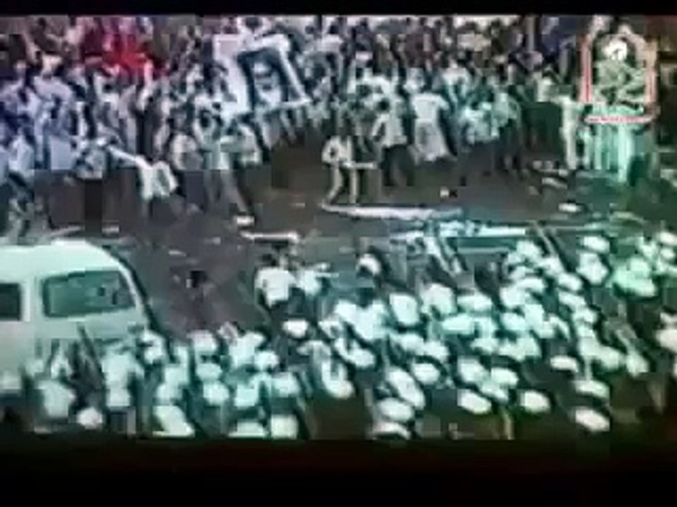 بالفيديو اقتحام الشيعة للمسجد الحرام و قتلهم لمئات المسلمين