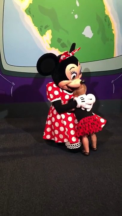 Meeting Minnie Mouse at Epcot!!!